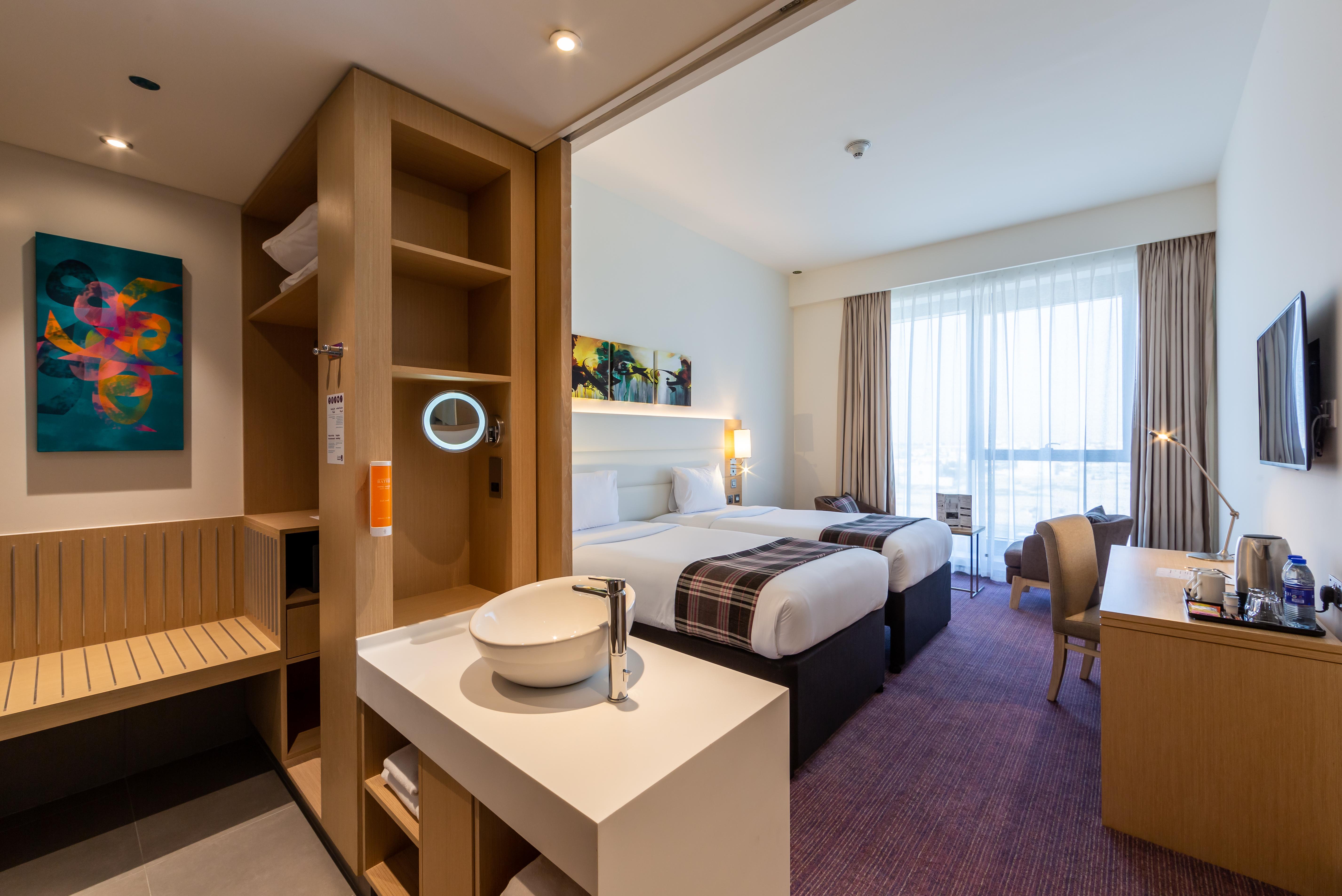 Premier Inn Dubai Dragon Mart Экстерьер фото