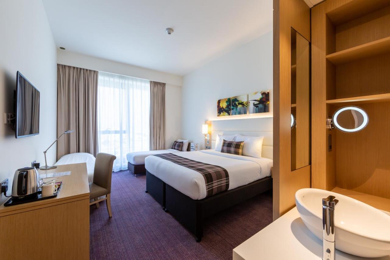 Premier Inn Dubai Dragon Mart Экстерьер фото