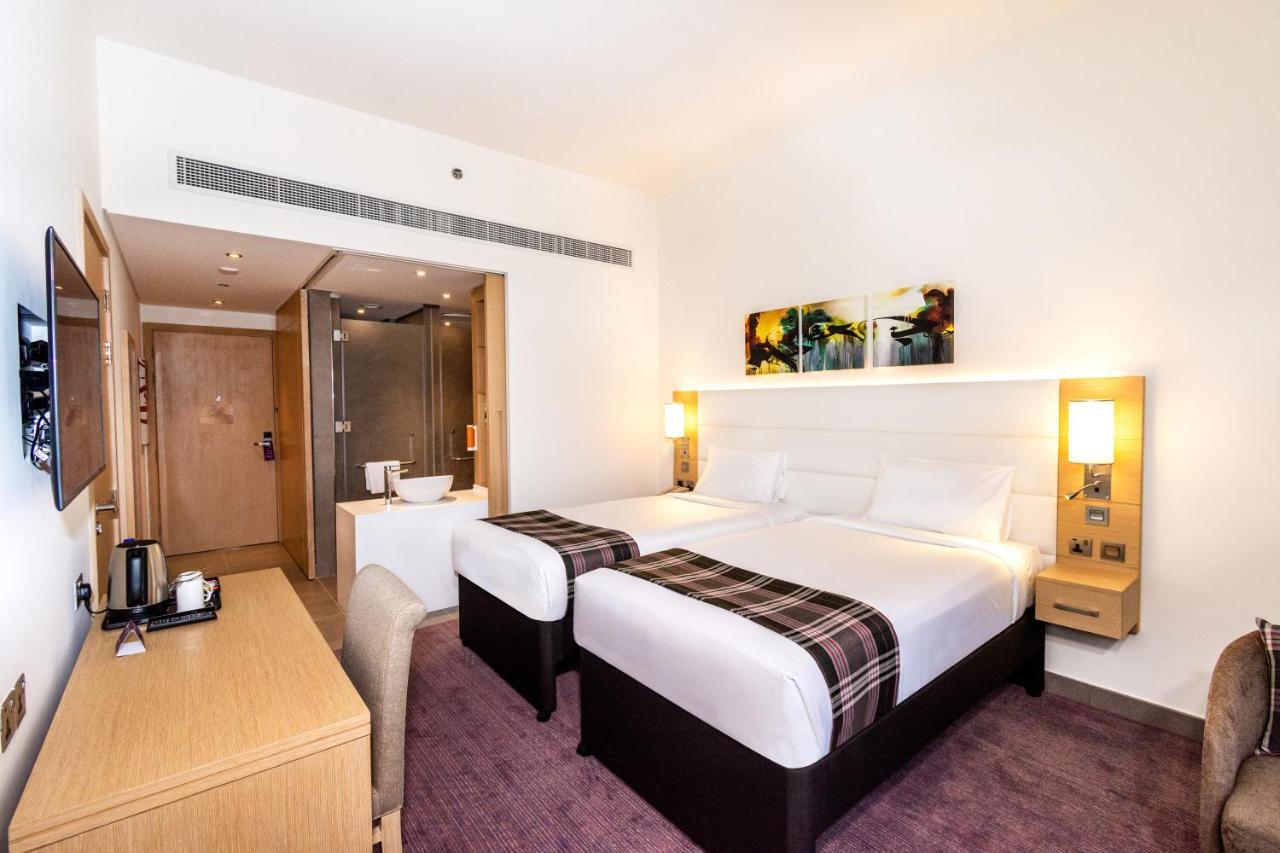 Premier Inn Dubai Dragon Mart Экстерьер фото