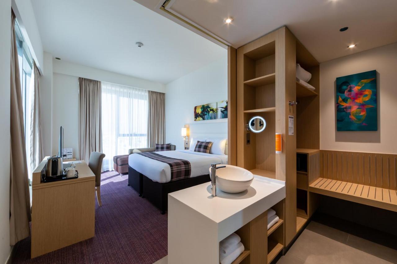 Premier Inn Dubai Dragon Mart Экстерьер фото